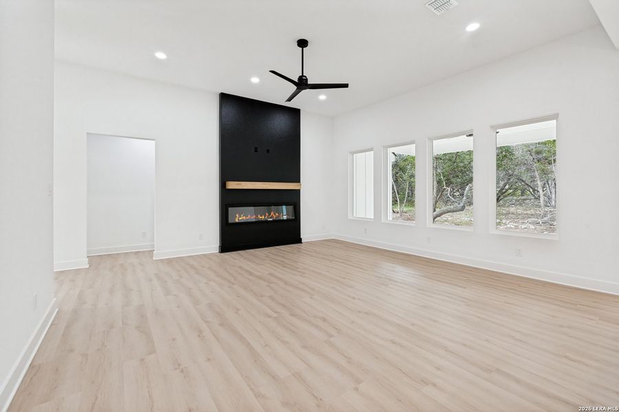 Spacious, unfurnished interior of a new home in , Boerne (Image 19).