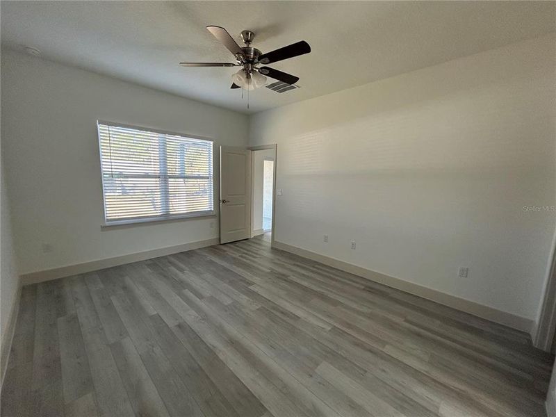 Spacious, unfurnished interior of a new home in , Citrus Springs (Image 17).