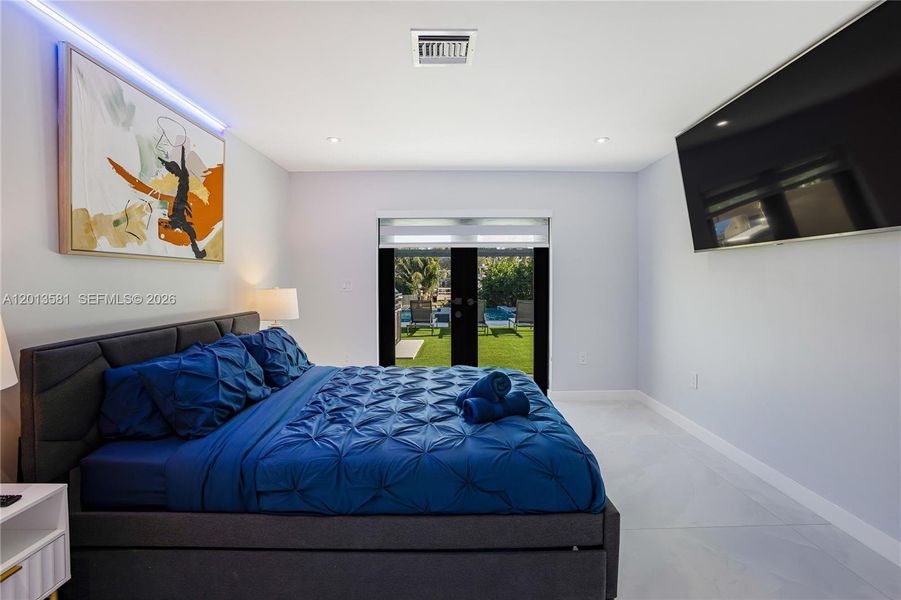 Furnished interior view inside a new home in , Fort Lauderdale (Image 38).