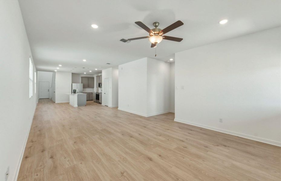 Spacious, unfurnished interior of a new home in Sonterra, Jarrell (Image 15).