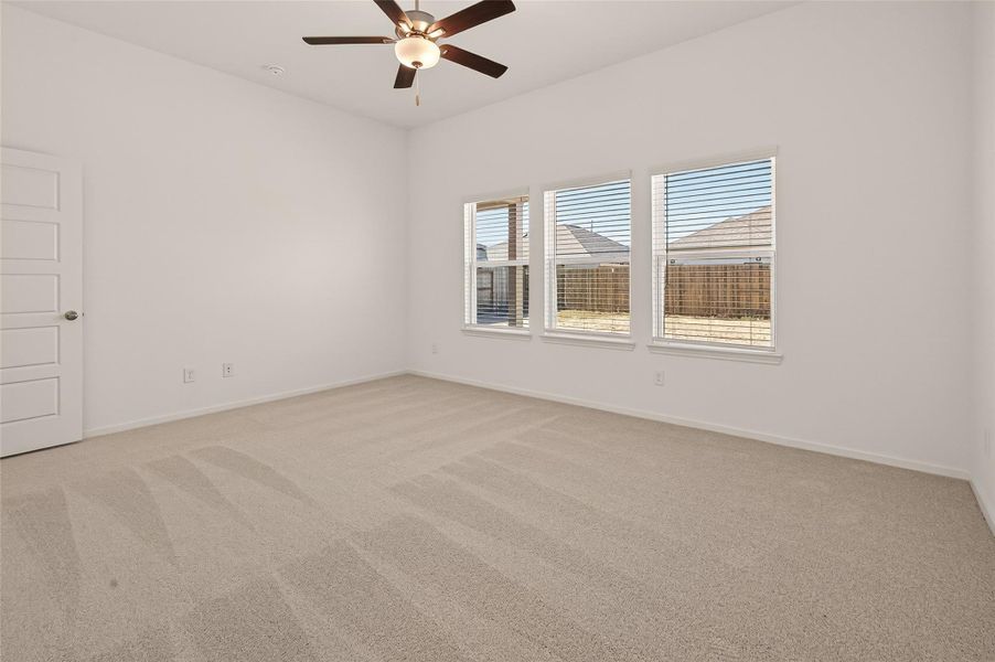 Spacious, unfurnished interior of a new home in Lago Mar, Texas City (Image 38).