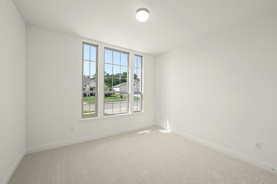 Spacious, unfurnished interior of a new home in Stone Eagle, Azle (Image 19).