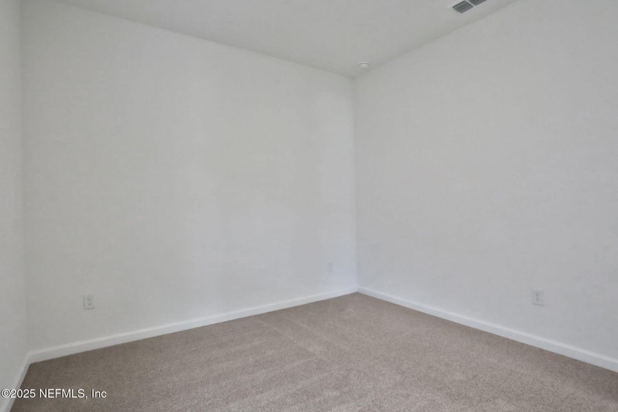 Spacious, unfurnished interior of a new home in Bellbrooke, Jacksonville (Image 35).