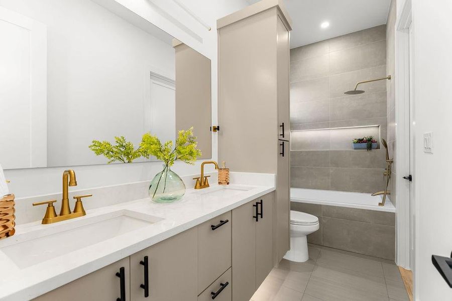 Furnished interior view inside a new home in , Dallas (Image 6).