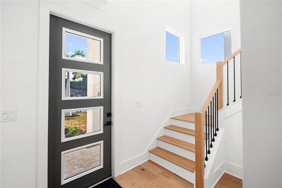 Spacious, unfurnished interior of a new home in , Sarasota (Image 47).