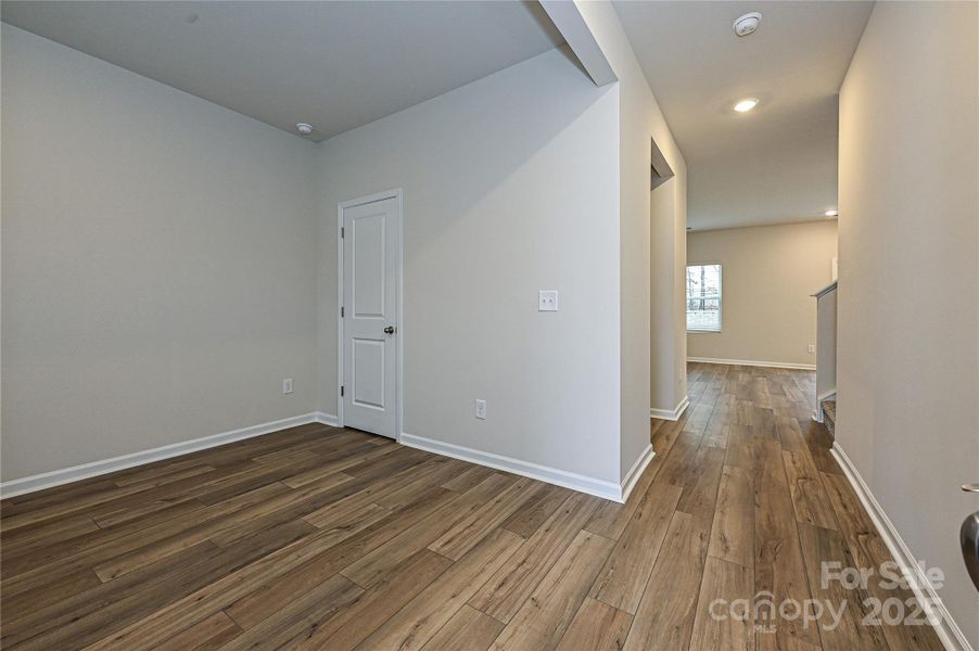 Spacious, unfurnished interior of a new home in Buffalo Ridge, Newton (Image 6).