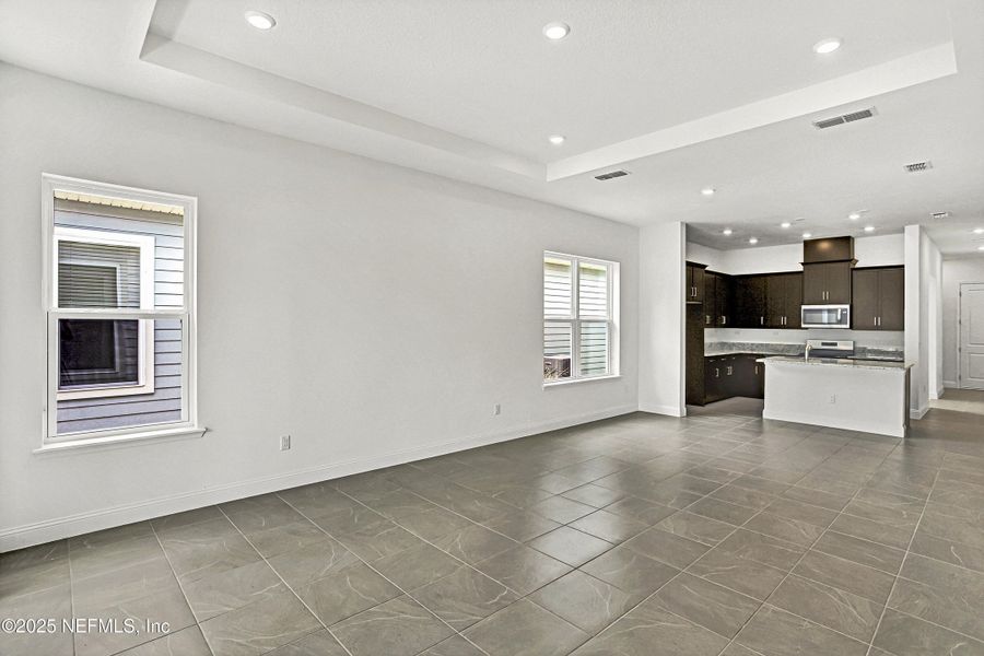 Spacious, unfurnished interior of a new home in Everlake at Mandarin, Jacksonville (Image 17).
