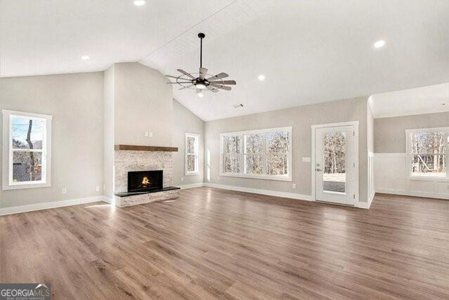 Spacious, unfurnished interior of a new home in , Clermont (Image 23).