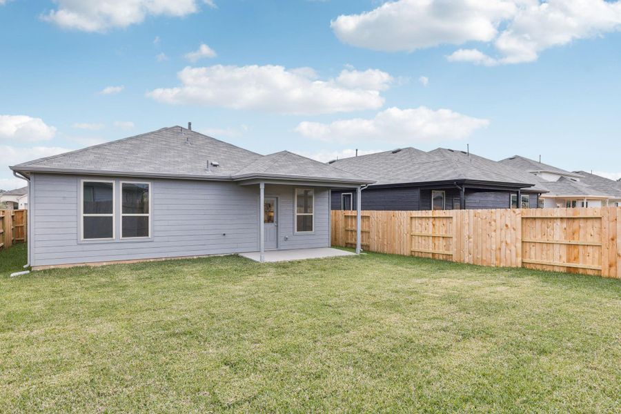 Exterior details and patio area of a home in Mavera, Conroe (Image 3).