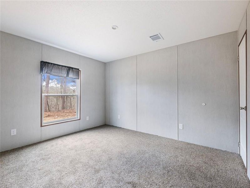 Spacious, unfurnished interior of a new home in , Lula (Image 31).