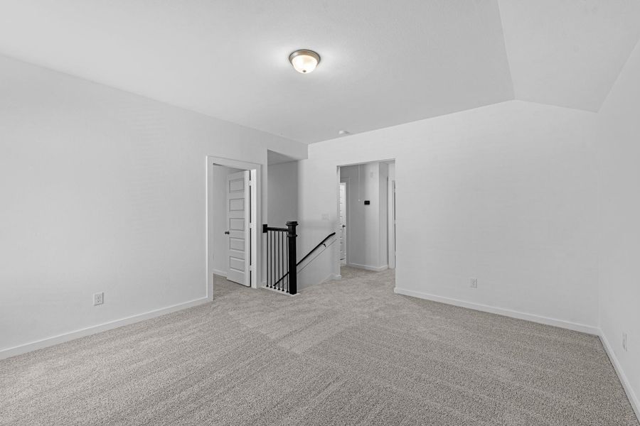 Spacious, unfurnished interior of a new home in Huntington Place, Rosharon (Image 15).