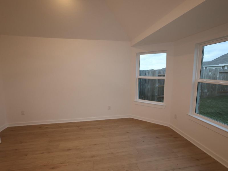 Spacious, unfurnished interior of a new home in Miller's Pond, Rosenberg (Image 13).