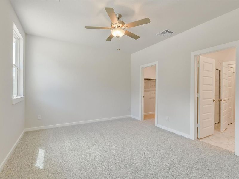 Spacious, unfurnished interior of a new home in Spring Branch Crossing, Conroe (Image 29).
