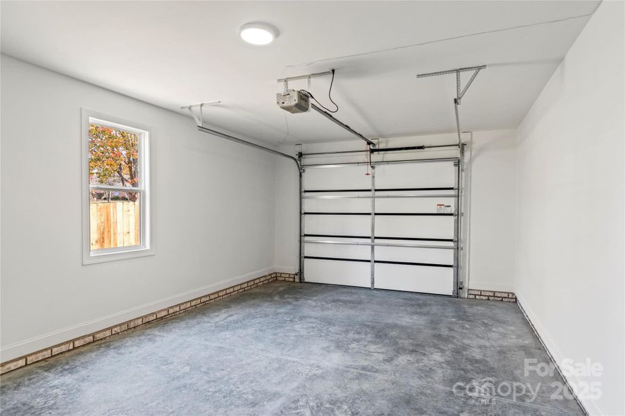 Spacious, unfurnished interior of a new home in , Lexington (Image 26).