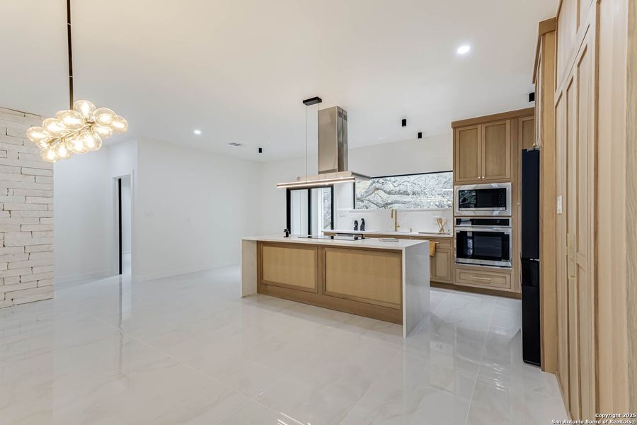 Furnished interior view inside a new home in , Floresville (Image 19).
