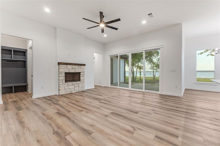 Spacious, unfurnished interior of a new home in , Kemp (Image 14).