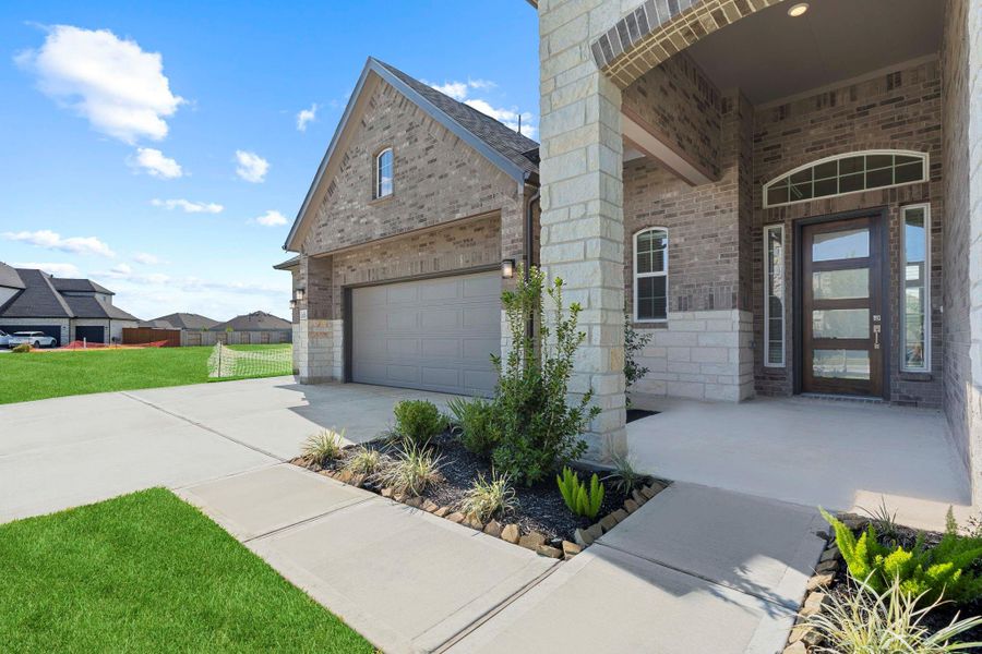 Side angle emphasizes the home’s generous driveway, fresh landscaping, and inviting façade. The quiet cul-de-sac location enhances both privacy and curb appeal, creating a welcoming first impression.