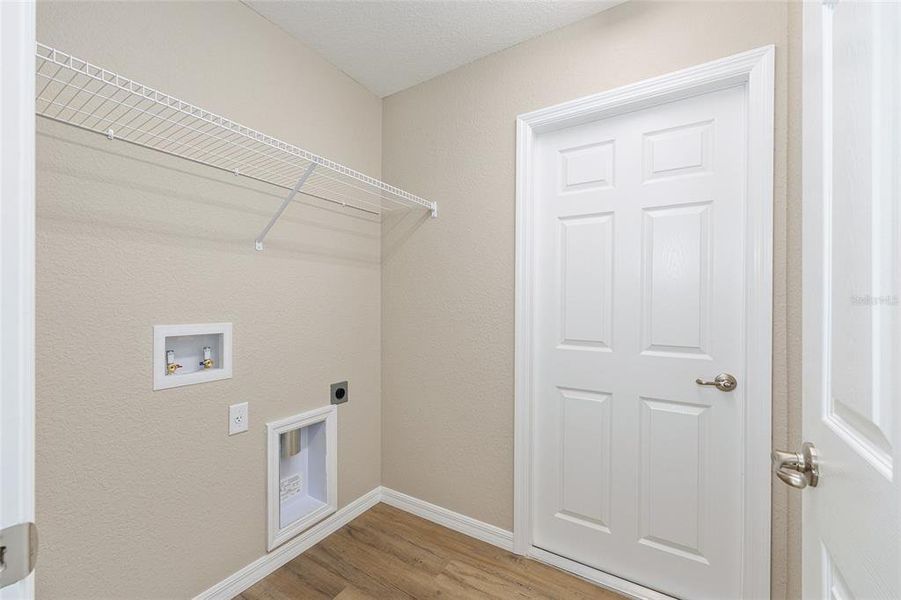 Spacious, unfurnished interior of a new home in , Citrus Springs (Image 12).