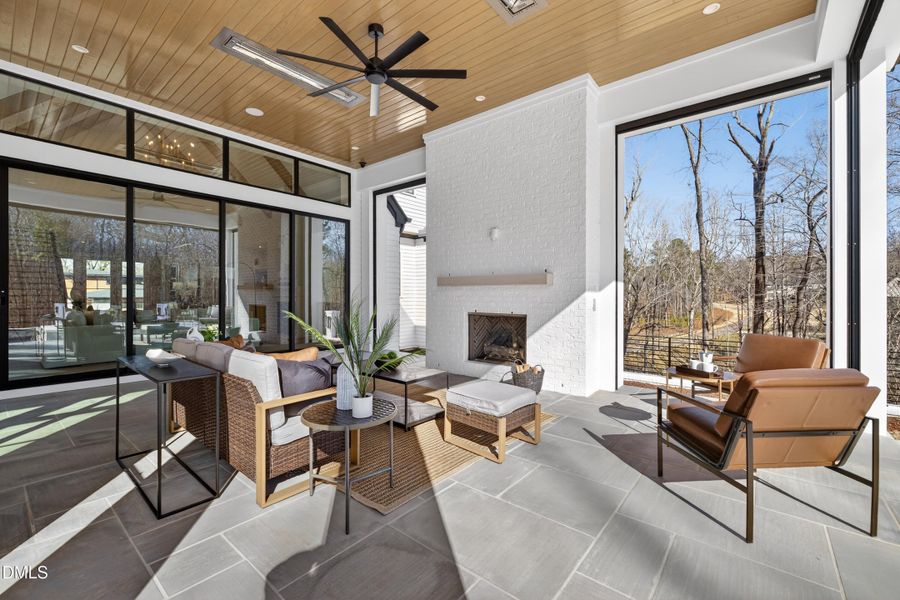 Phantom & Vinyl Screen Porch