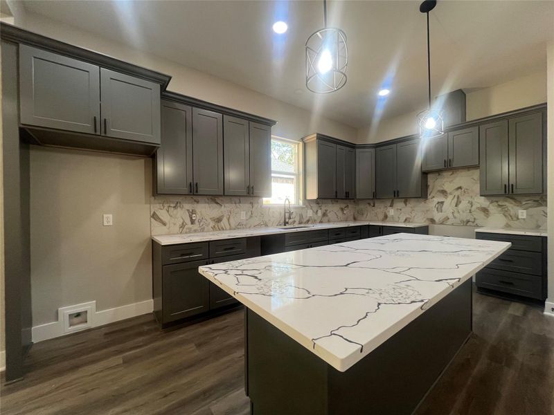 28807 Champion Oak large island