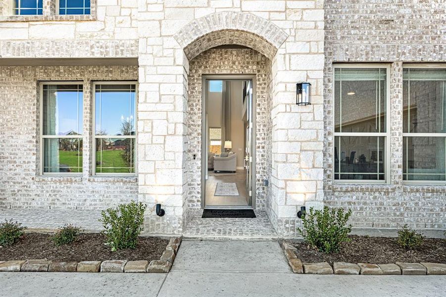 Exterior details and patio area of a home in Ridgepoint, Midlothian (Image 22).