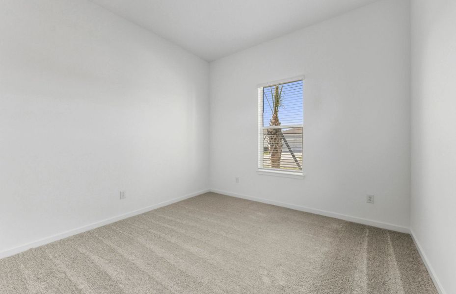 Spacious, unfurnished interior of a new home in Del Webb River Reserve, Spring Hill (Image 10).