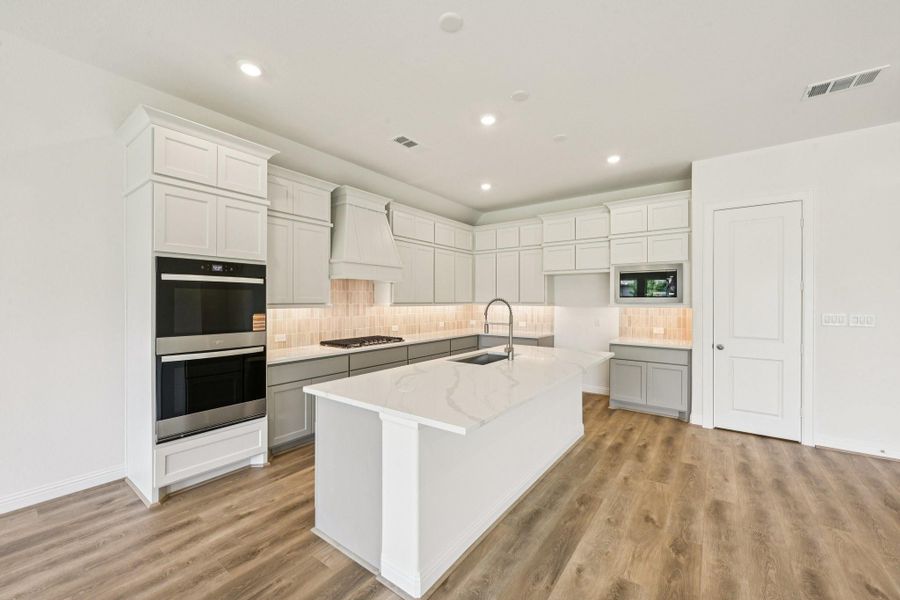 Furnished interior view inside a new home in Evergreen 55', Conroe (Image 5).