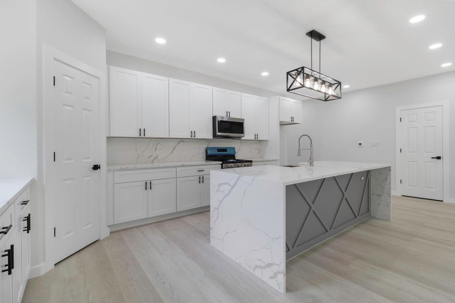 Furnished interior view inside a new home in , Onalaska (Image 5).