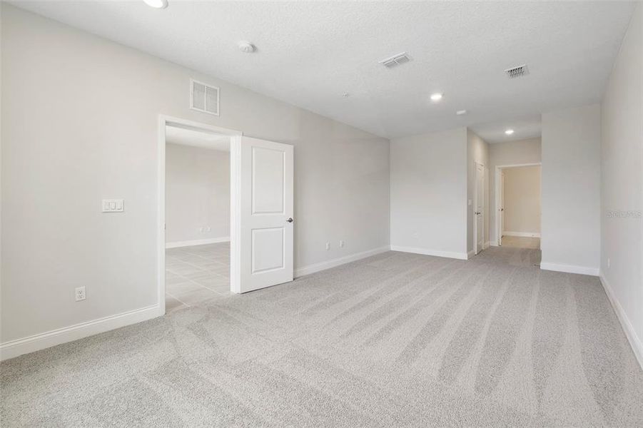 Spacious, unfurnished interior of a new home in Gatherings® of Lake Nona, Orlando (Image 23).