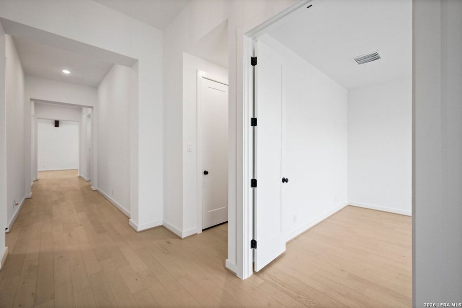 Spacious, unfurnished interior of a new home in The Crossvine, Schertz (Image 23).