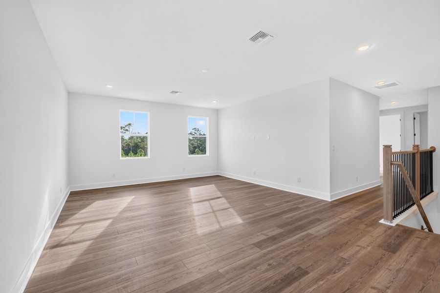 Representative unfurnished interior of a home built from the Jupiter by William Ryan Homes in Tamarack at Two Rivers, Zephyrhills (Image 20).