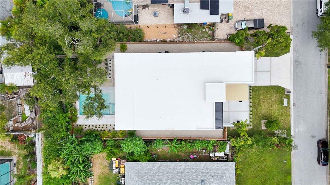 Exterior details and patio area of a home in , Sarasota (Image 3).