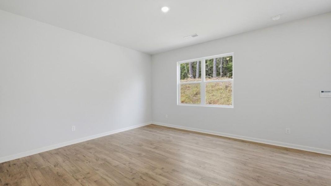Spacious, unfurnished interior of a new home in Oaks at Cedar Grove, Fairburn (Image 14).