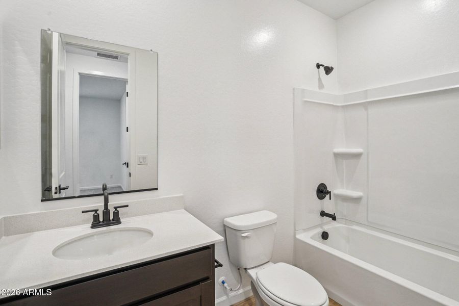 24-web-or-mls-W Camden Ave-S0301-024