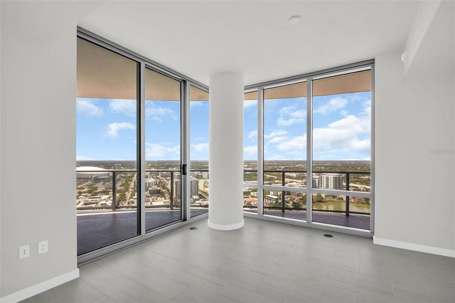 Spacious, unfurnished interior of a new home in , St. Petersburg (Image 63).