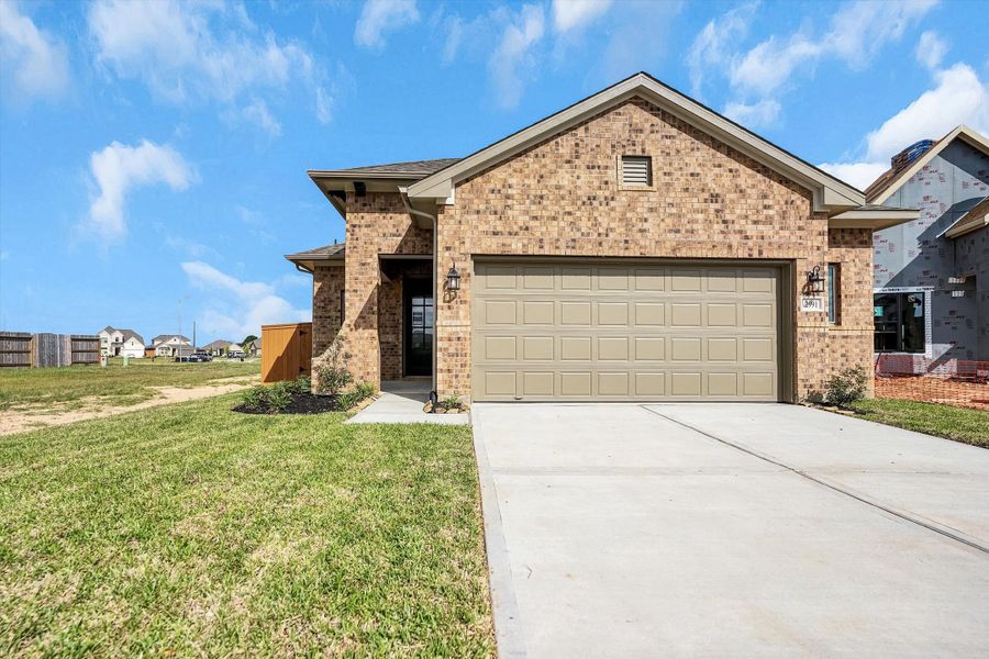 Front exterior of a new home in Sunterra 50s, Katy, TX, highlighting curb appeal (Image 2). Front exterior of a new home in Sunterra 50s, Katy, TX, highlighting curb appeal (Image 2).