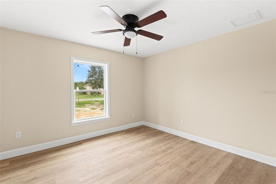 Spacious, unfurnished interior of a new home in , Dade City (Image 15).