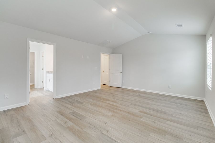 Spacious, unfurnished interior of a new home in Ellington, Elgin (Image 24).