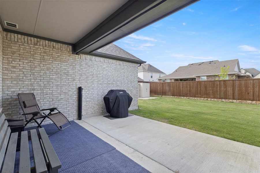 Exterior details and patio area of a home in Lyons Crest Estates, Garland (Image 20).