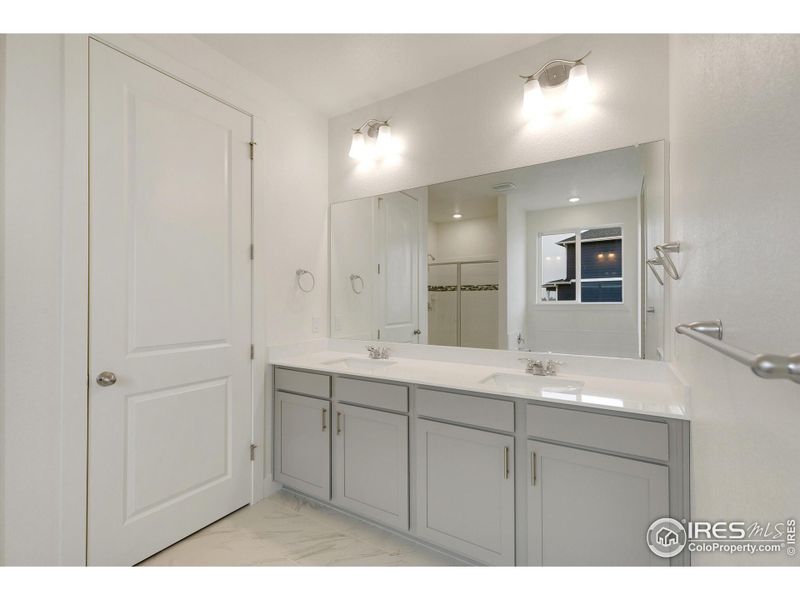 Furnished interior view inside a new home in Vantage, Berthoud (Image 7).