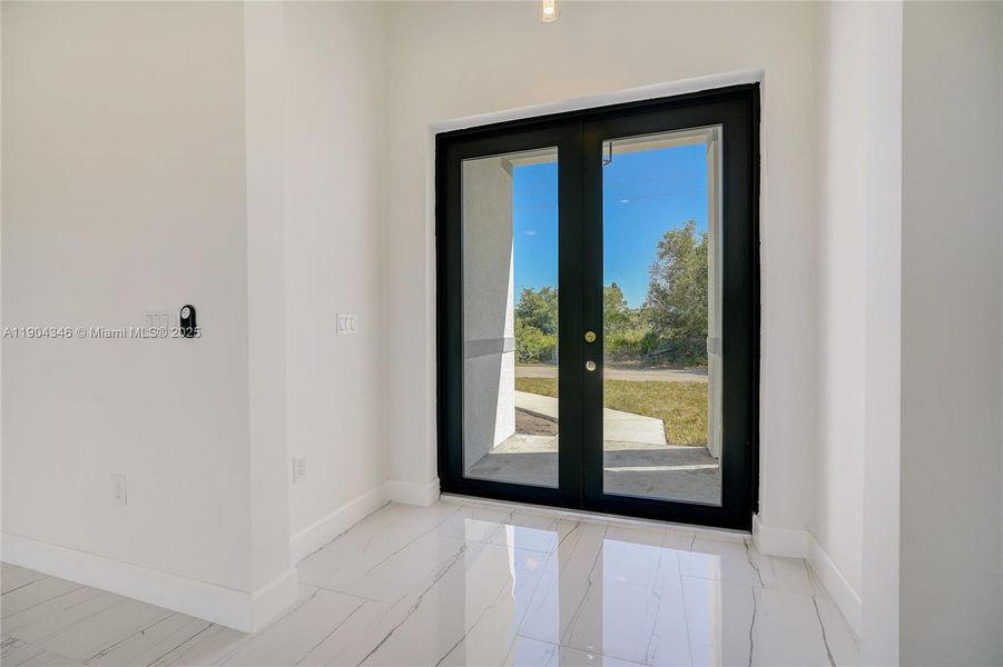 Spacious, unfurnished interior of a new home in , Lehigh Acres (Image 36).