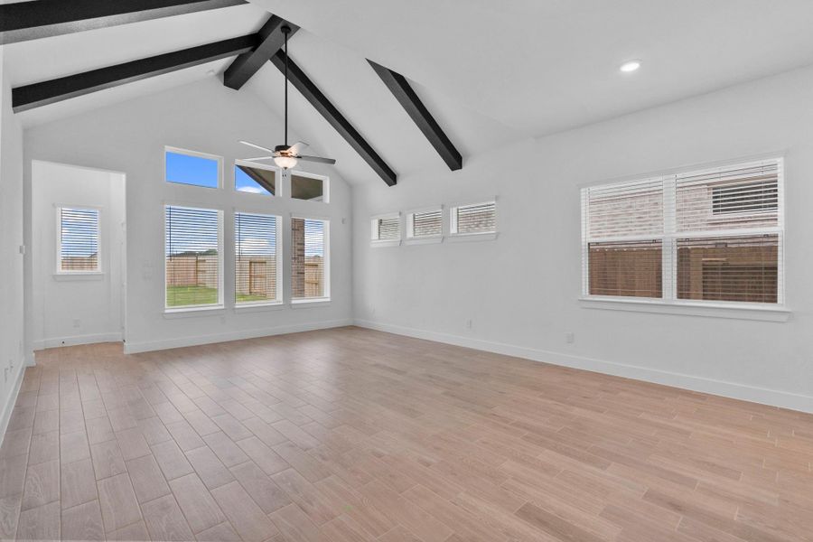 Spacious, unfurnished interior of a new home in Wildrye 45', Waller (Image 26).