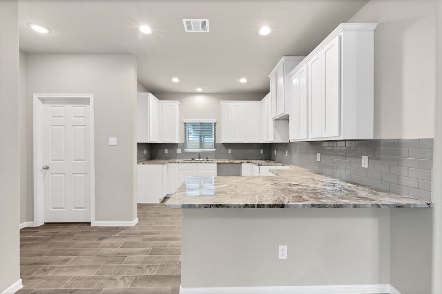Representative furnished interior of a home built from the Floor Plan 1427 by Colina Homes in River Ranch, Dayton (Image 13).