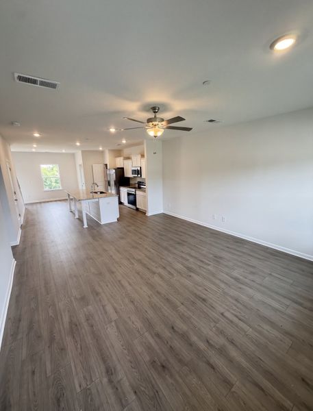 Spacious, unfurnished interior of a new home in Bradley Bend, Ashland City (Image 9).