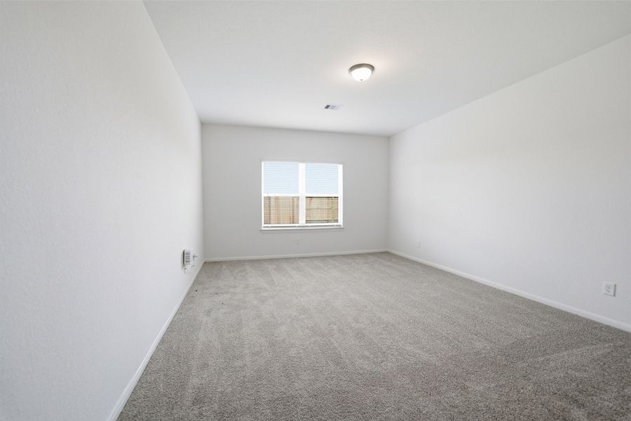 Spacious, unfurnished interior of a new home in Ashland, Texas City (Image 53).