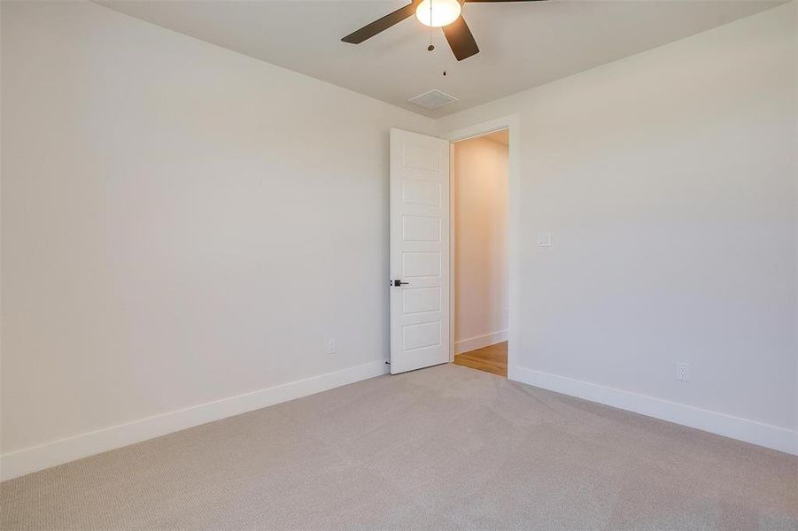 Spacious, unfurnished interior of a new home in Sweetgrass, Haslet (Image 21).