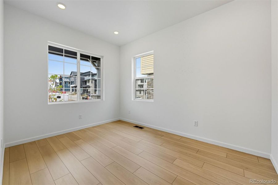 8828 Whiteclover ~ Ready Now