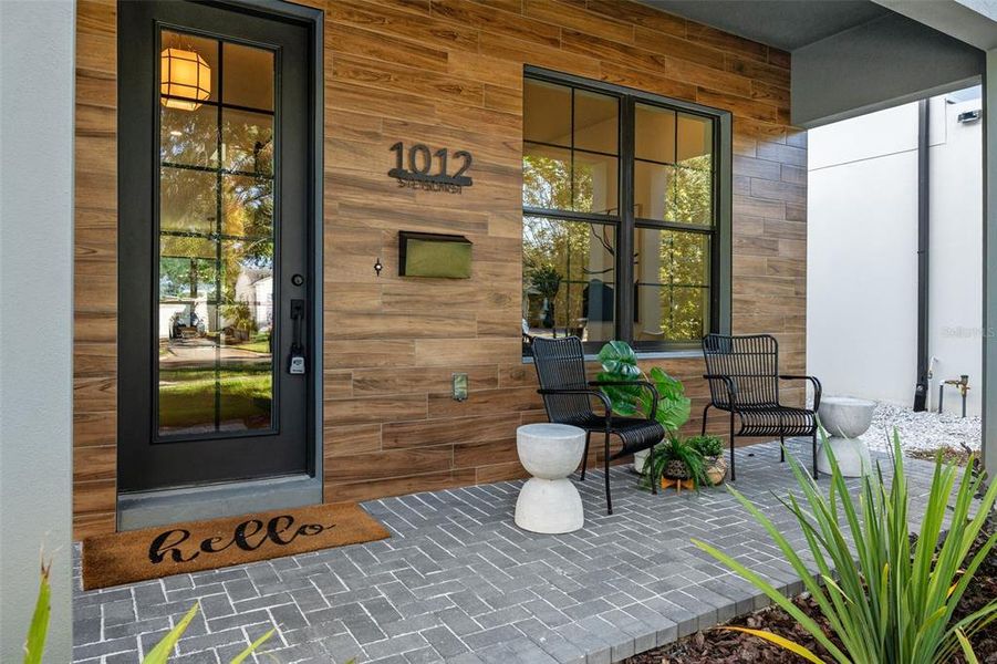 Exterior details and patio area of a home in College Park, Orlando (Image 28).