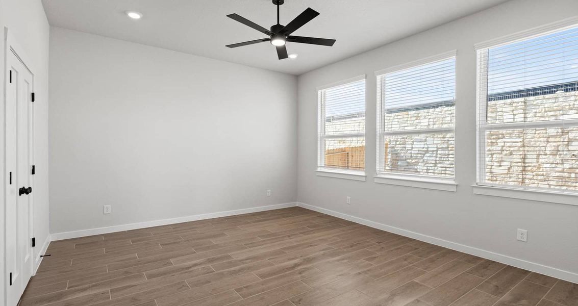 Spacious, unfurnished interior of a new home in Meyer Ranch, New Braunfels (Image 17).