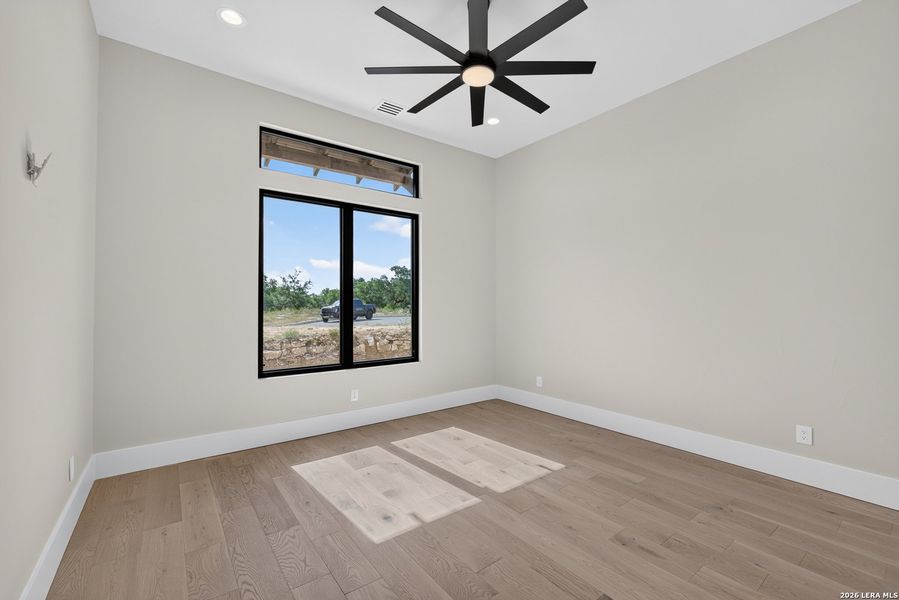 Spacious, unfurnished interior of a new home in , San Antonio (Image 31).